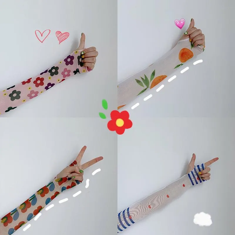 Flowers Printed Transparent Gloves